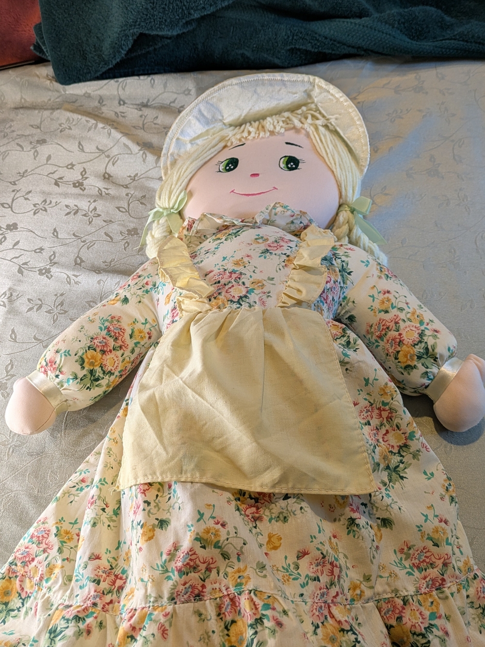 VTG 70s Cuddle Wit soft stuffed girl rag doll, yellow/multi floral dress 30in